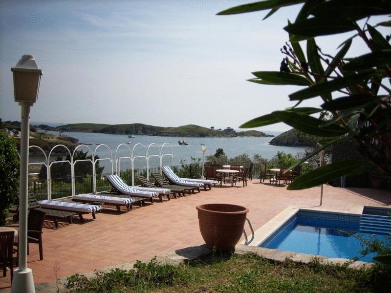 Hotel Port-Lligat カダケス エクステリア 写真